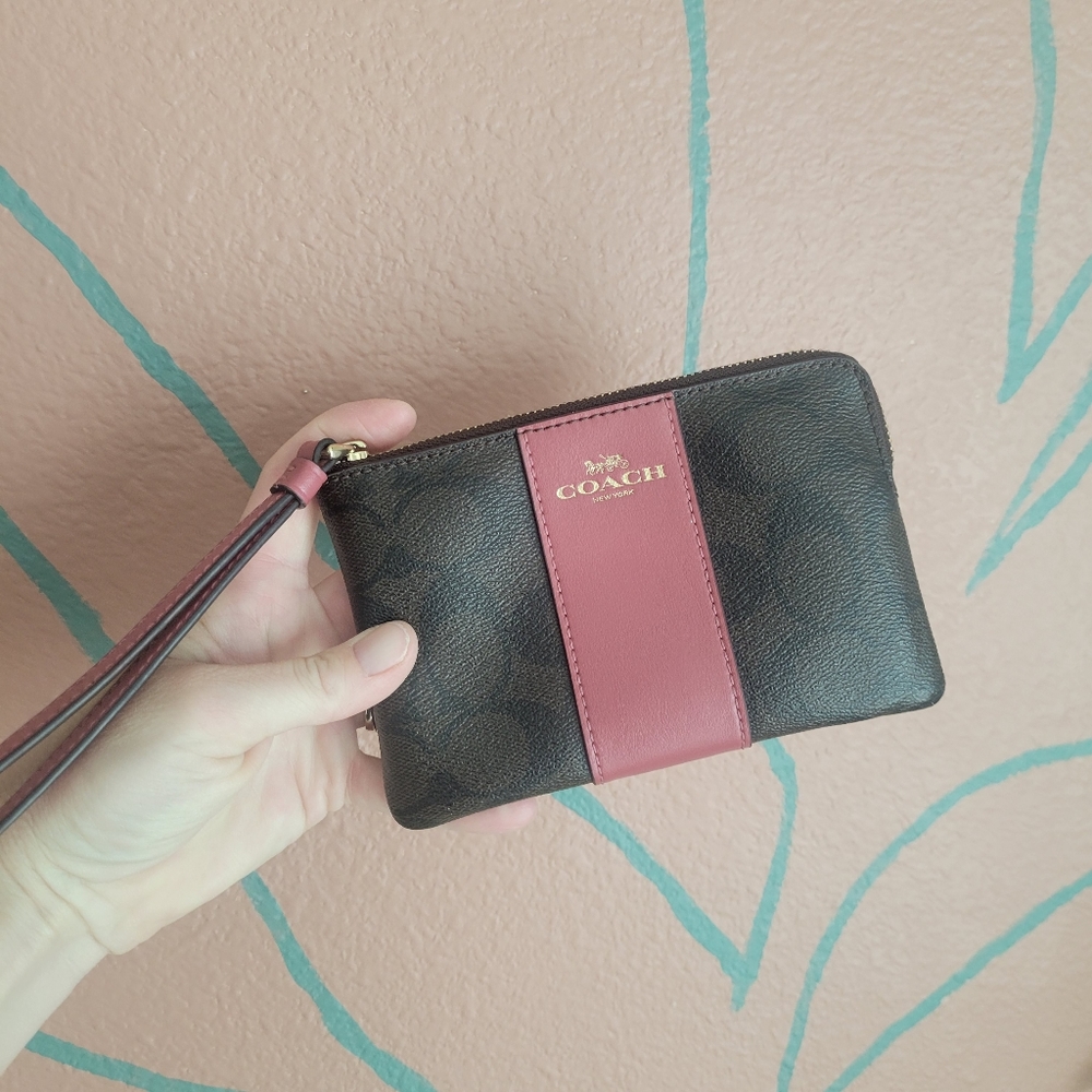 COACH Corner Zip Wristlet Signature Canvas